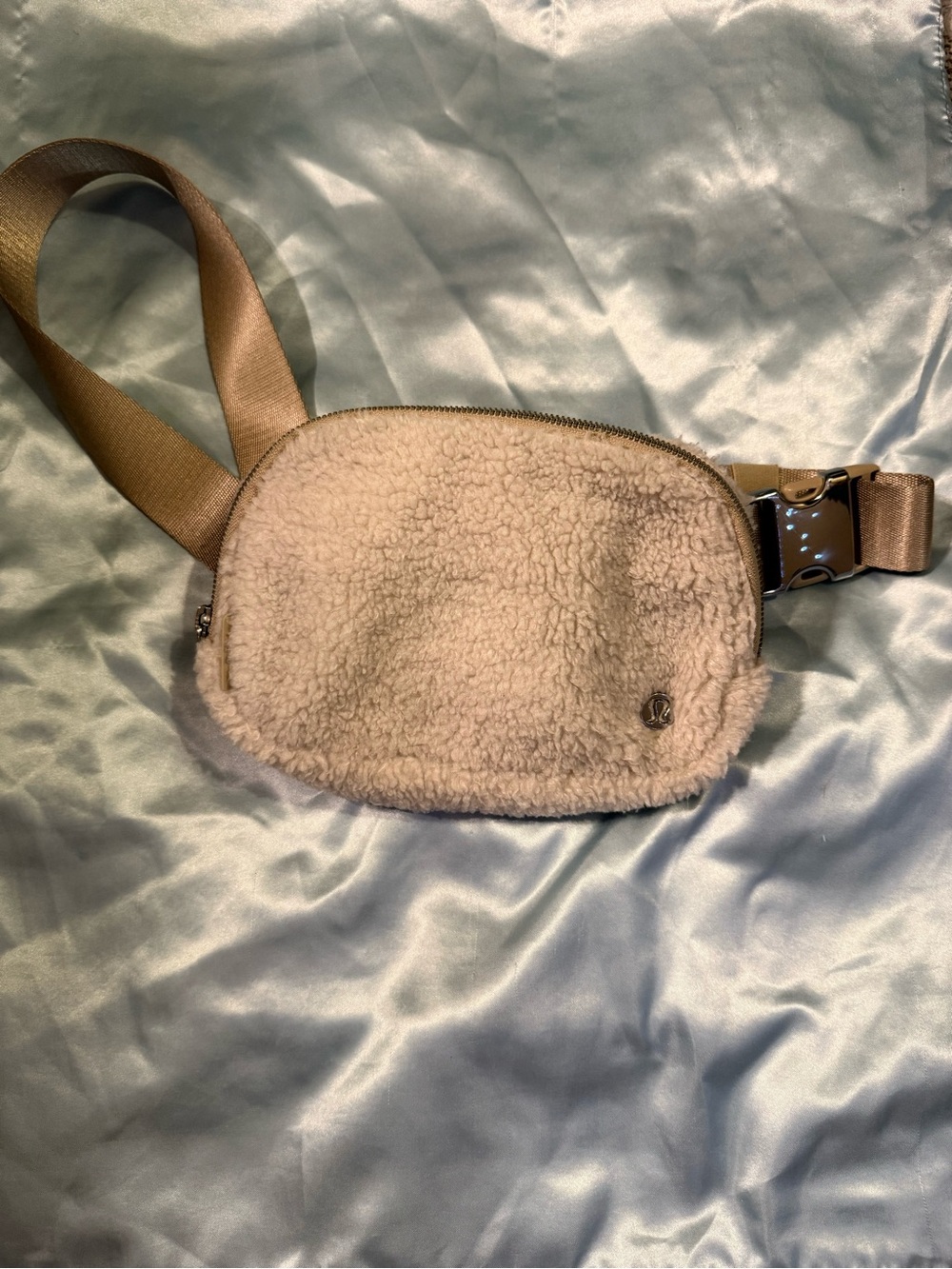 lululemon wear everywhere white sherpa belt bag